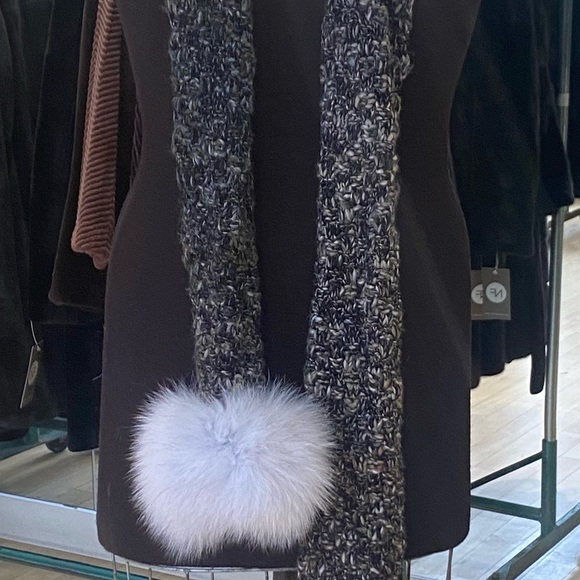 Knitted Scarf with Fur Flare - Picture 2 of 2